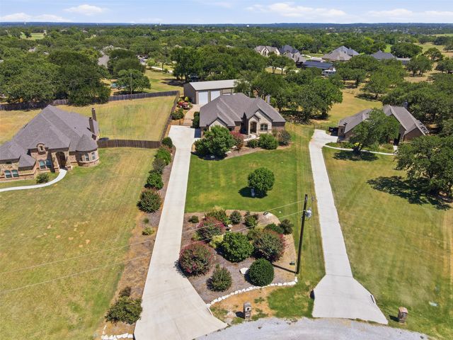 111 Flying Diamond Drive, Springtown, TX 76082