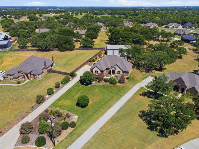 111 Flying Diamond Drive, Springtown, TX 76082