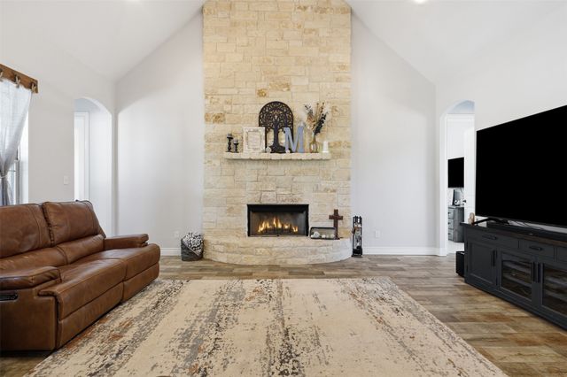 111 Flying Diamond Drive, Springtown, TX 76082
