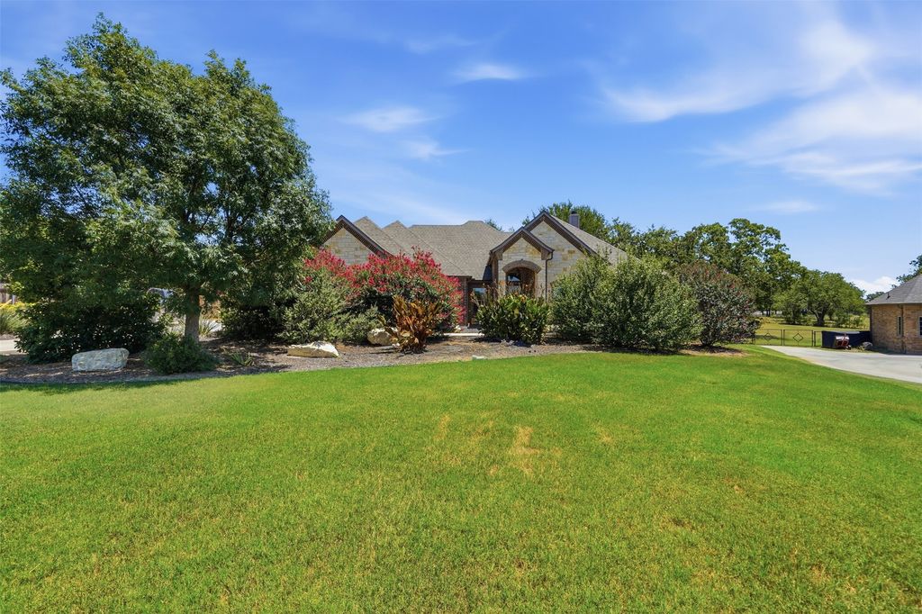 111 Flying Diamond Drive, Springtown, TX 76082