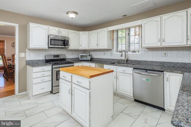 12 CLEARBROOK LN, Sewell, NJ 08080