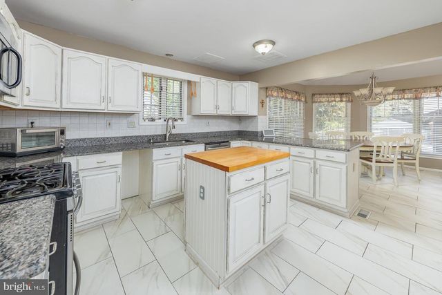 12 CLEARBROOK LN, Sewell, NJ 08080