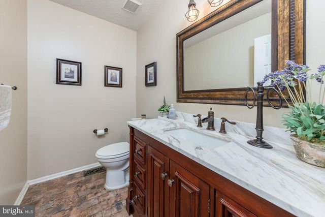 12 CLEARBROOK LN, Sewell, NJ 08080