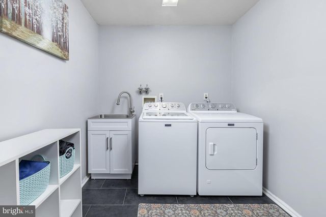 12 CLEARBROOK LN, Sewell, NJ 08080