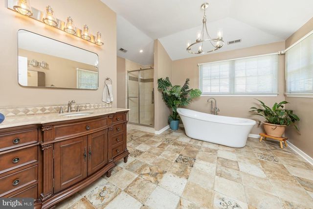 12 CLEARBROOK LN, Sewell, NJ 08080