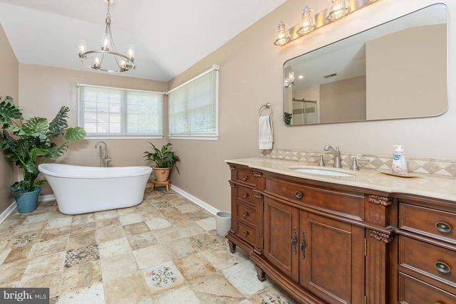 12 CLEARBROOK LN, Sewell, NJ 08080