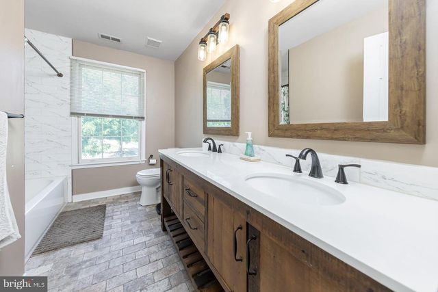 12 CLEARBROOK LN, Sewell, NJ 08080