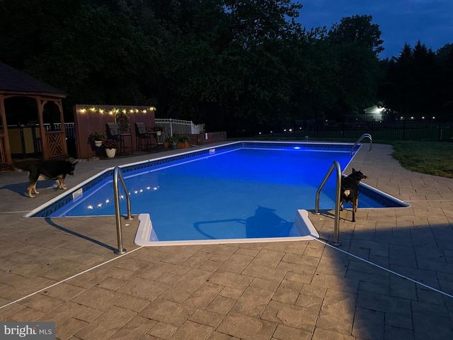 12 CLEARBROOK LN, Sewell, NJ 08080
