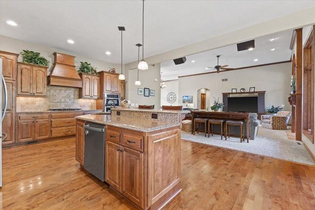 N23W23800 Talon COURT, Waukesha, WI 53188