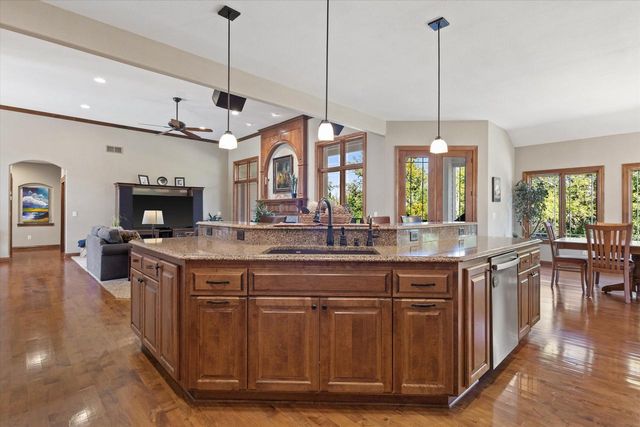 N23W23800 Talon COURT, Waukesha, WI 53188