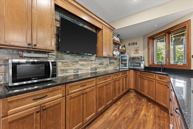 N23W23800 Talon COURT, Waukesha, WI 53188