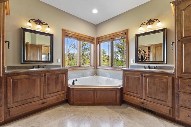 N23W23800 Talon COURT, Waukesha, WI 53188