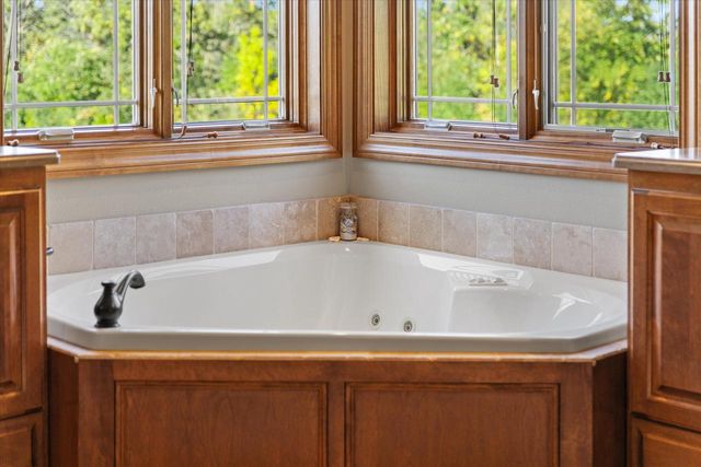 N23W23800 Talon COURT, Waukesha, WI 53188