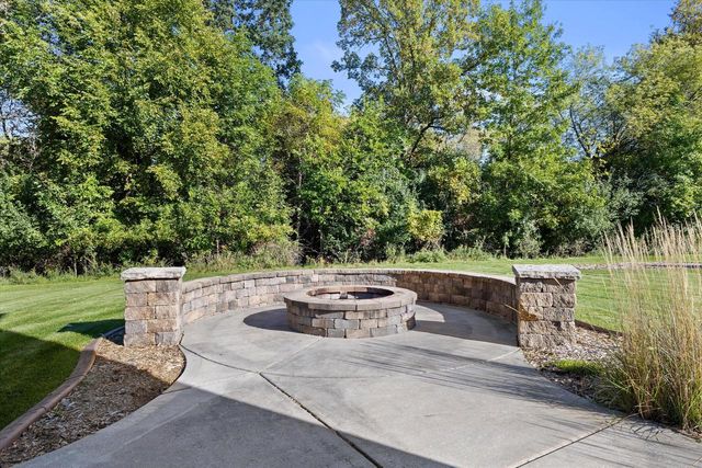 N23W23800 Talon COURT, Waukesha, WI 53188