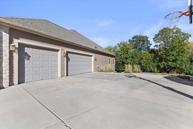 N23W23800 Talon COURT, Waukesha, WI 53188