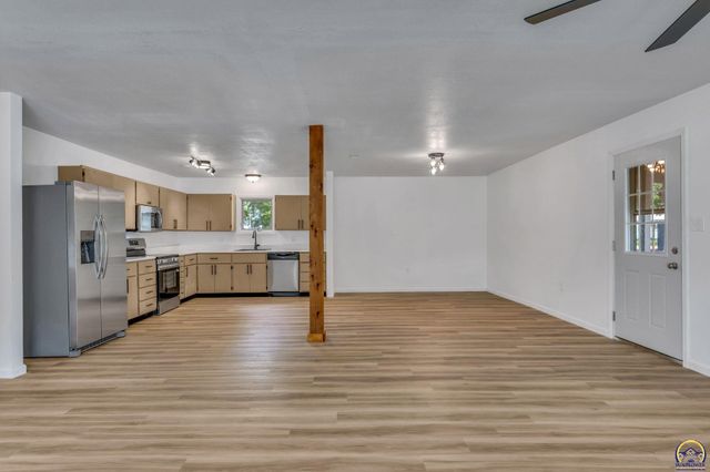 420 Osborn ST, Carbondale, KS 66414