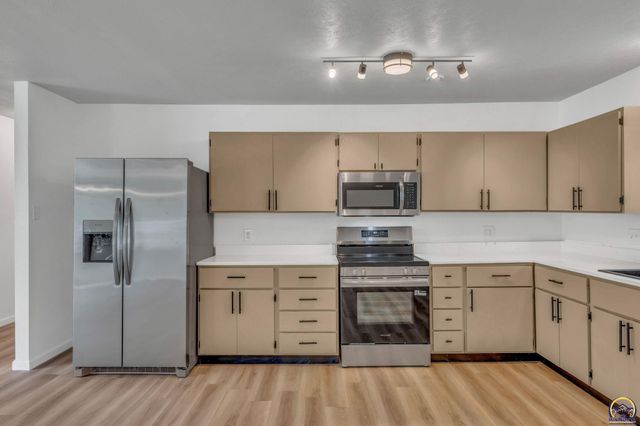 420 Osborn ST, Carbondale, KS 66414