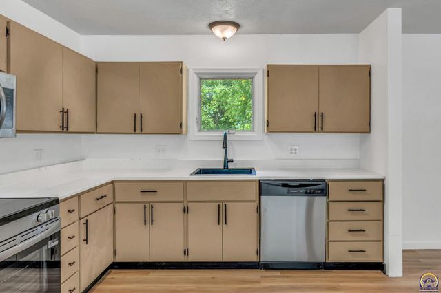 420 Osborn ST, Carbondale, KS 66414