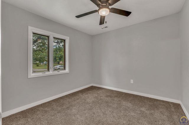 420 Osborn ST, Carbondale, KS 66414