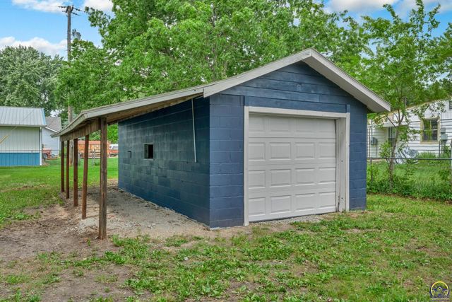 420 Osborn ST, Carbondale, KS 66414