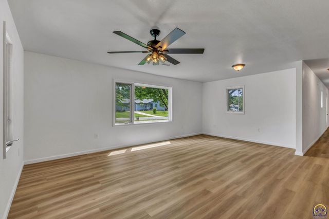 420 Osborn ST, Carbondale, KS 66414