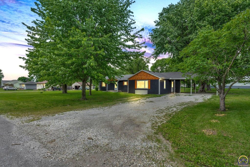 420 Osborn ST, Carbondale, KS 66414