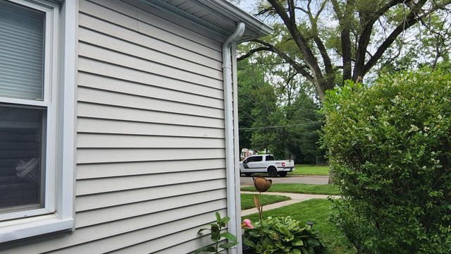 18705 Delaware Avenue, Redford, MI 48240