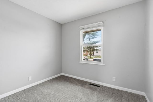 6807 Kingswood Lane NE, Cedar Rapids, IA 52402