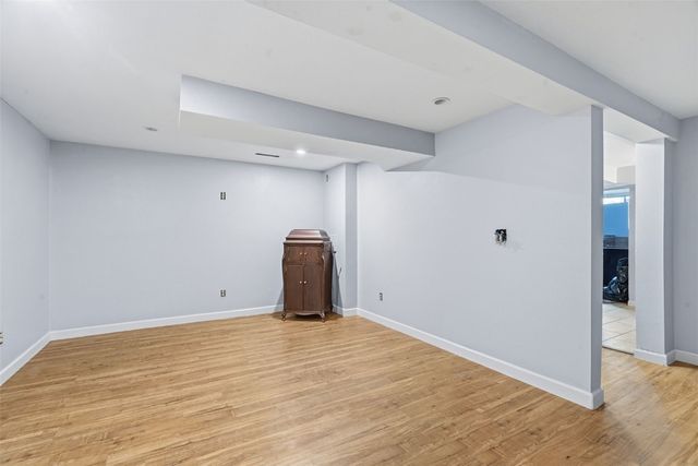 6807 Kingswood Lane NE, Cedar Rapids, IA 52402