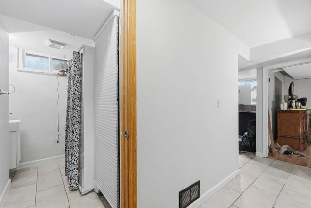 6807 Kingswood Lane NE, Cedar Rapids, IA 52402