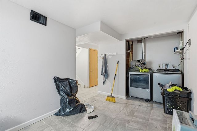 6807 Kingswood Lane NE, Cedar Rapids, IA 52402