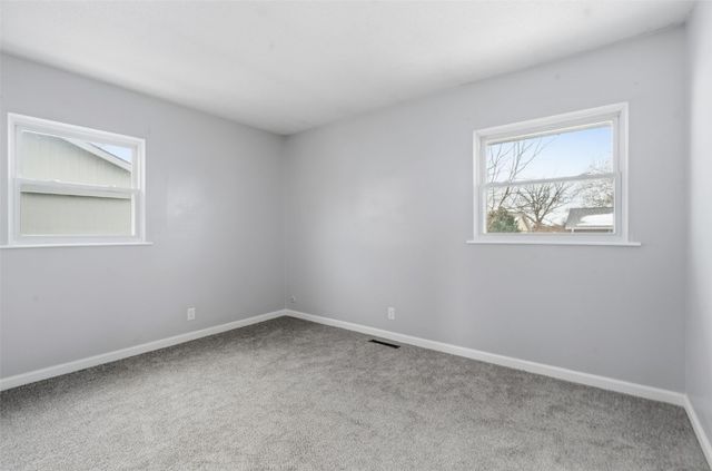 6807 Kingswood Lane NE, Cedar Rapids, IA 52402