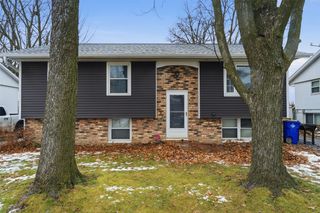 6807 Kingswood Lane NE, Cedar Rapids, IA 52402