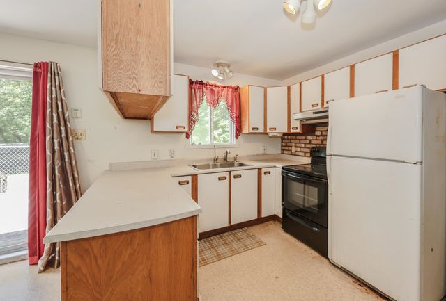 60 Farmer Road, Hooksett, NH 03016