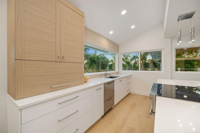 225 LITTLE POND LANE, Sarasota, FL 34242