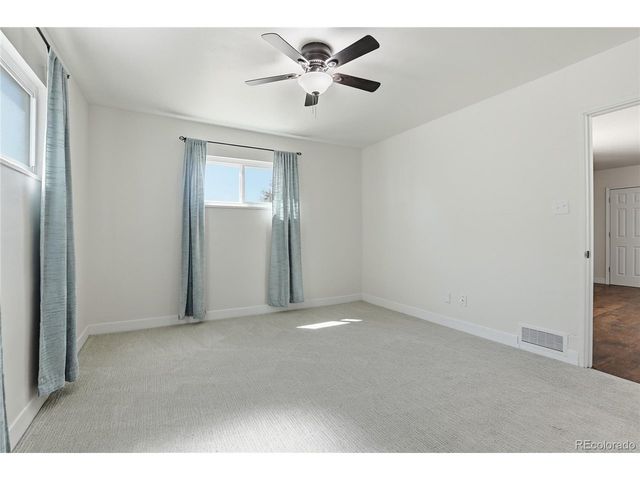 800 Vaughn St, Aurora, CO 80011