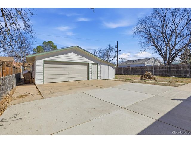 800 Vaughn St, Aurora, CO 80011