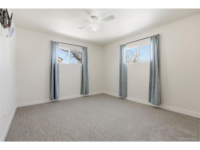 800 Vaughn St, Aurora, CO 80011