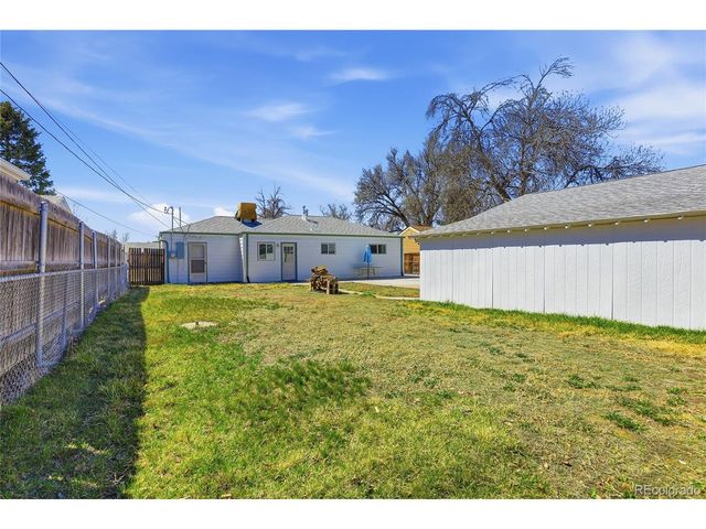 800 Vaughn St, Aurora, CO 80011