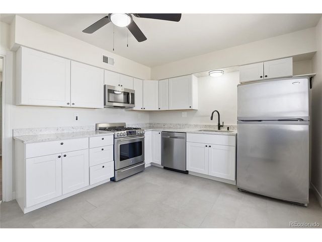 800 Vaughn St, Aurora, CO 80011