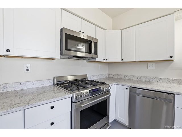 800 Vaughn St, Aurora, CO 80011