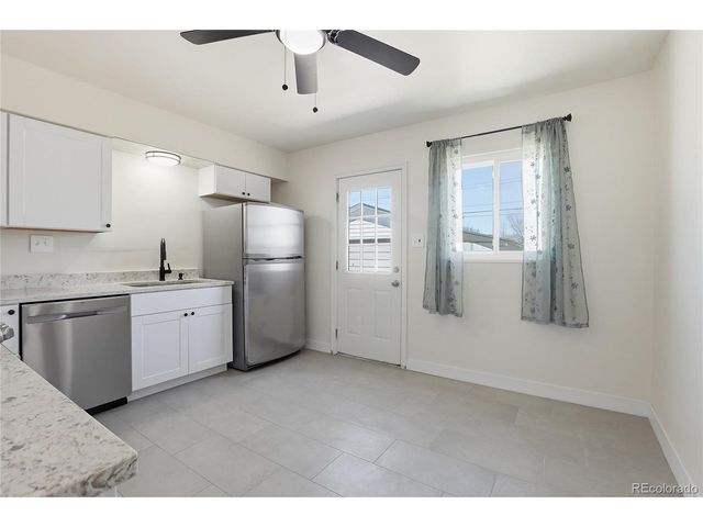 800 Vaughn St, Aurora, CO 80011