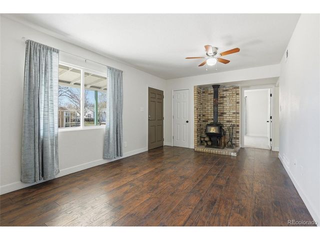 800 Vaughn St, Aurora, CO 80011