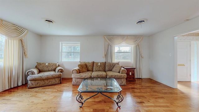 5710 Pickwick Lane, Beaumont, TX 77706