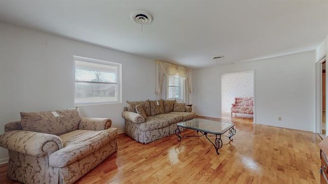 5710 Pickwick Lane, Beaumont, TX 77706