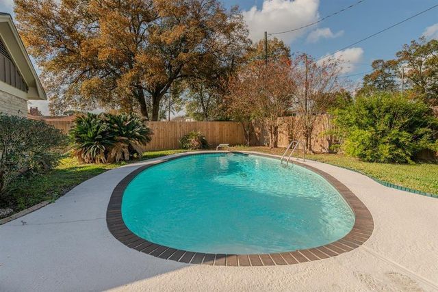 5710 Pickwick Lane, Beaumont, TX 77706