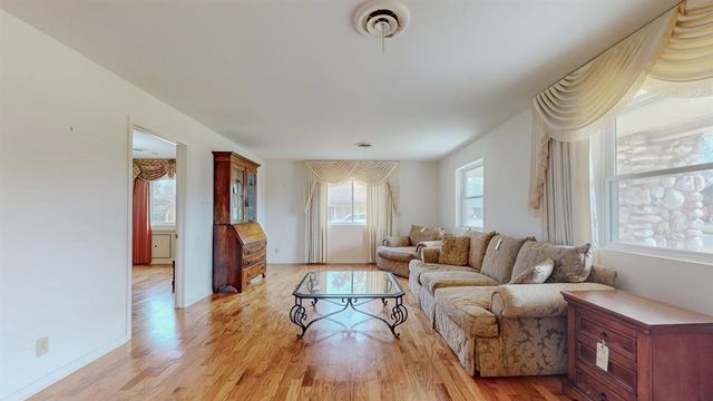 5710 Pickwick Lane, Beaumont, TX 77706