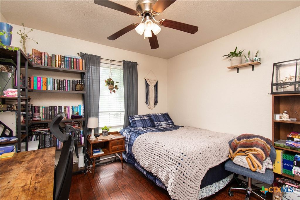 Image 12 of property listing at 5362 Denmans Loop, Belton, TX 76513