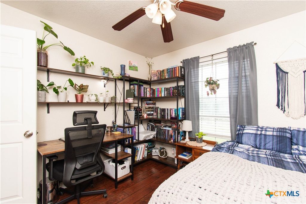 Image 13 of property listing at 5362 Denmans Loop, Belton, TX 76513