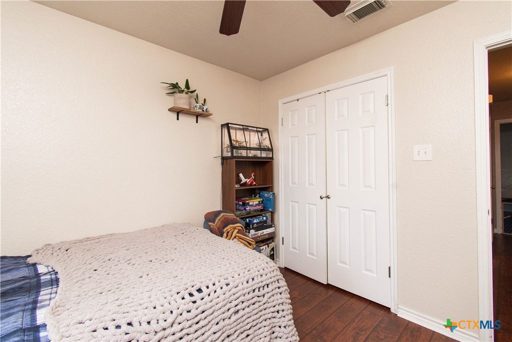 Image 14 of property listing at 5362 Denmans Loop, Belton, TX 76513